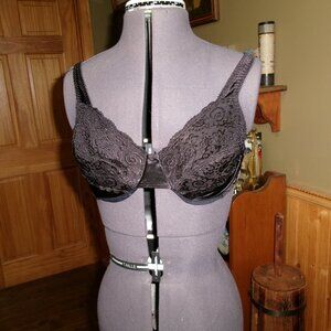 Vtg Vassarette underwired black lace glam bra 38C